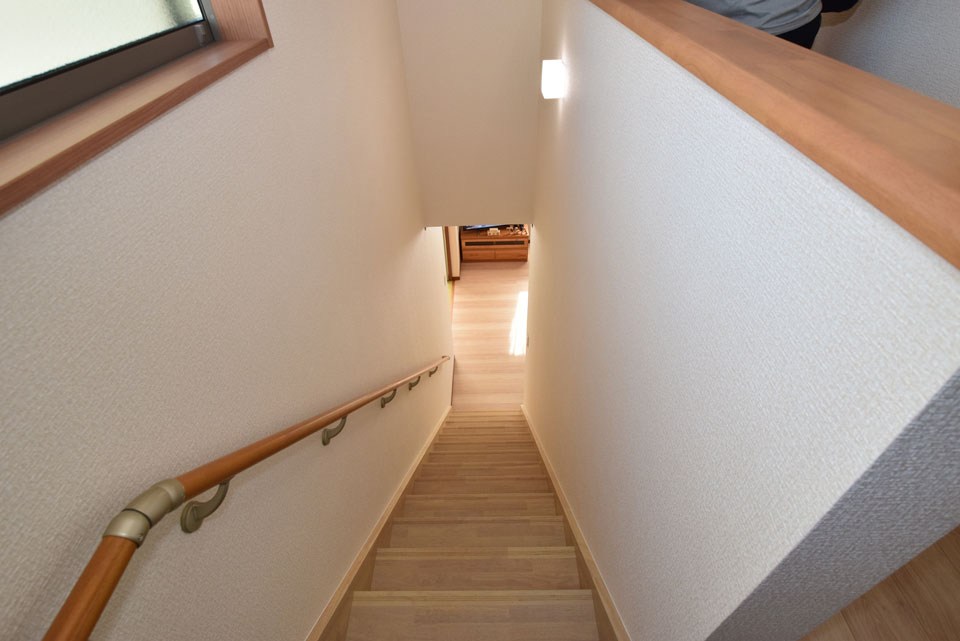 静岡市駿河区　家事がしやすい家　階段